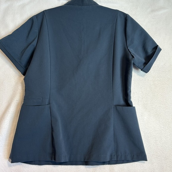 FIGS Scrub Top Woman Medium V Neck 2 Front To Side Pockets 1 Zip Pocket Teal EUC - Picture 9 of 9